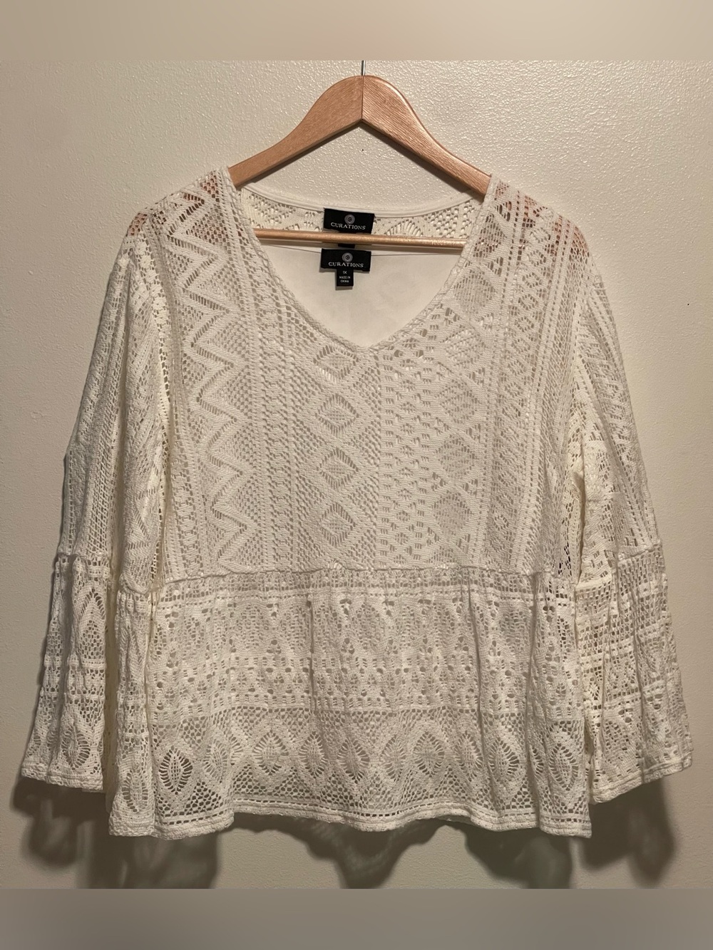Curations Cream Lace V‑Neck Peplum Blouse NWOT